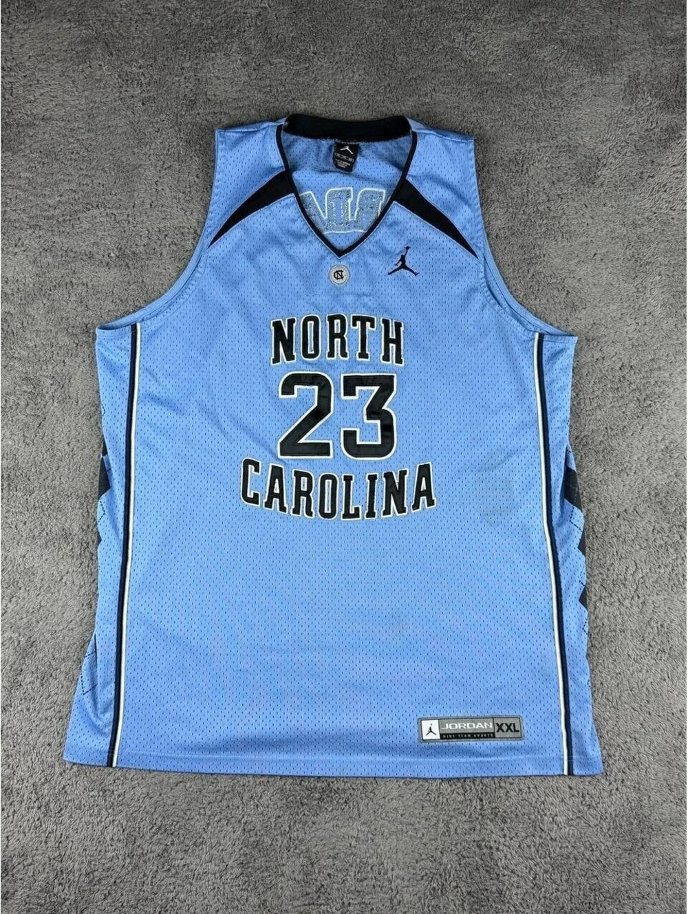 Lot 2 XXL Nike Dri-FIT Shirt + Jordan North Carolina #23 Jersey UNC Blue